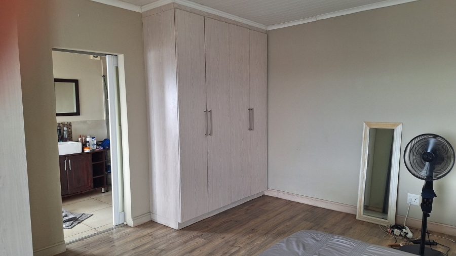 4 Bedroom Property for Sale in Humerail Eastern Cape